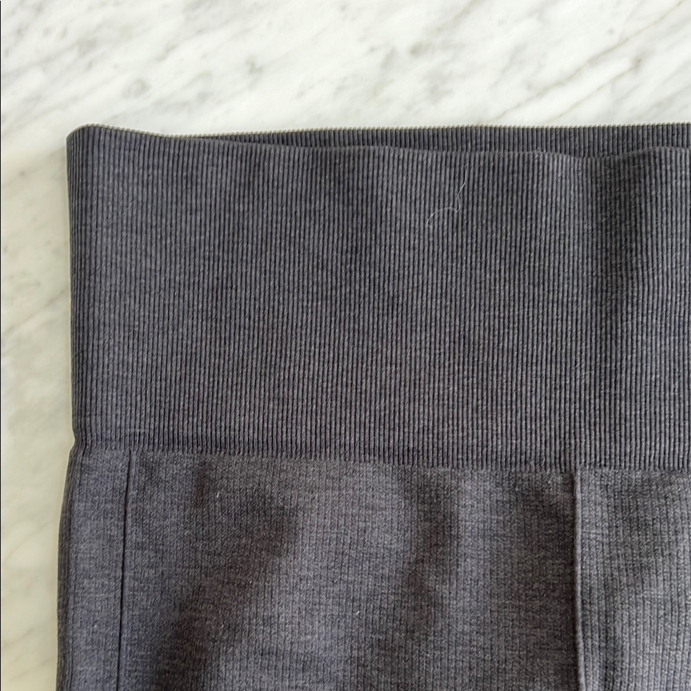 Lululemon Seamless Cropped  Ruched Leggings - Picture 7 of 7